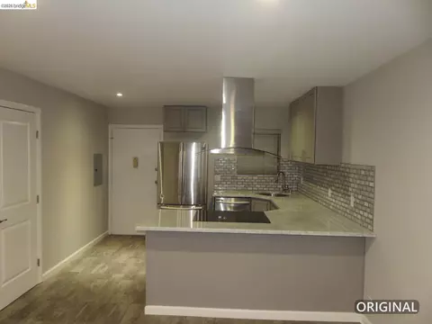 Kitchen - 325 Kitty Hawk Rd #304, Alameda, CA 94501 photo 4 of 5