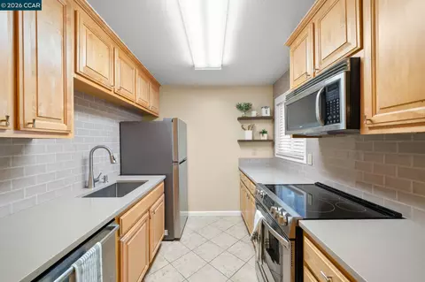 Kitchen - 1505 Kirker Pass Rd #223, Concord, CA 94521 photo 2 of 4