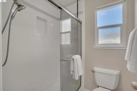 Bath - 315 Wall St, Livermore, CA 94550 photo 3 of 3