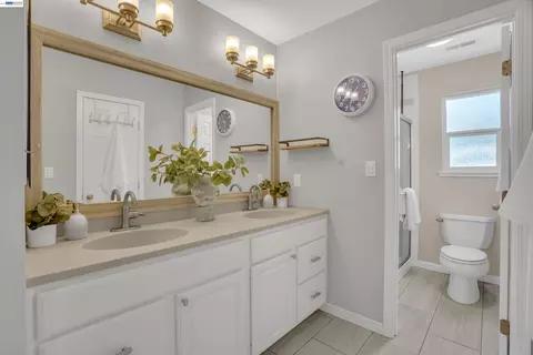 Bath - 315 Wall St, Livermore, CA 94550 photo 2 of 3