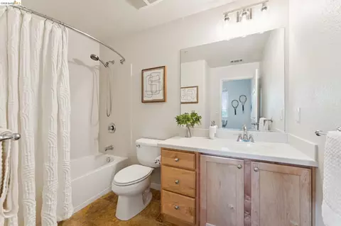 Bath - 3203 Jetty Dr, Richmond, CA 94804 photo 1 of 6