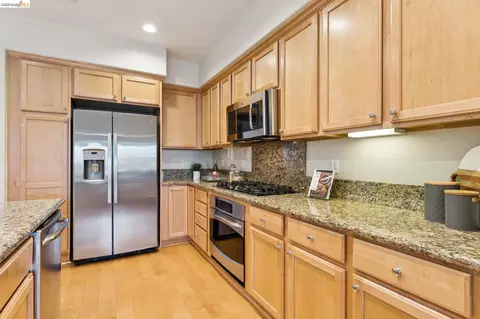 Kitchen - 3203 Jetty Dr, Richmond, CA 94804 photo 3 of 5
