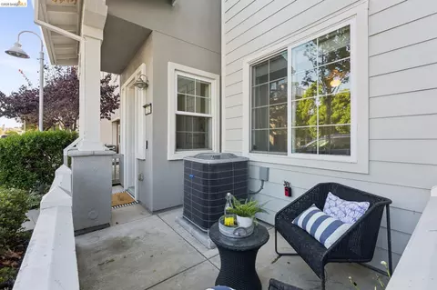 Exterior - 3203 Jetty Dr, Richmond, CA 94804 photo 3 of 11
