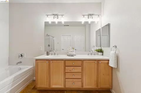 Bath - 3203 Jetty Dr, Richmond, CA 94804 photo 4 of 6