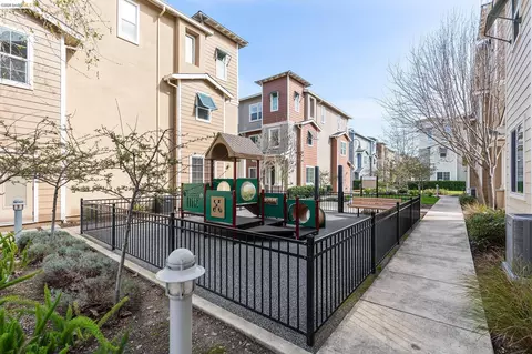 Exterior - 3203 Jetty Dr, Richmond, CA 94804 photo 4 of 11