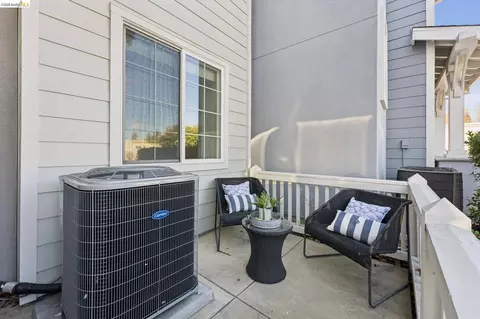 Exterior - 3203 Jetty Dr, Richmond, CA 94804 photo 2 of 11