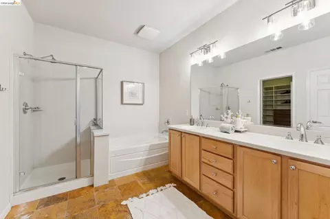 Bath - 3203 Jetty Dr, Richmond, CA 94804 photo 3 of 6