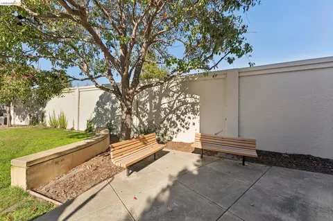 Exterior - 3203 Jetty Dr, Richmond, CA 94804 photo 6 of 11