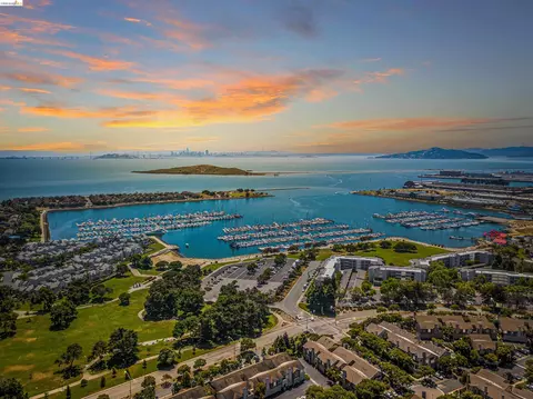 3203 Jetty Dr, Richmond, CA 94804