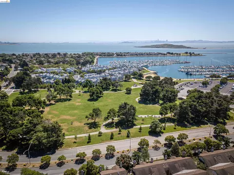 View/Area - 3203 Jetty Dr, Richmond, CA 94804 photo 4 of 15
