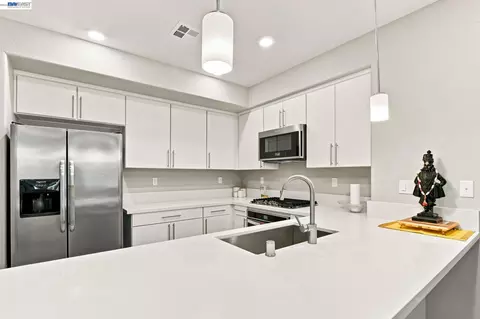 Kitchen - 633 Clover Cir, Milpitas, CA 95035 photo 2 of 5