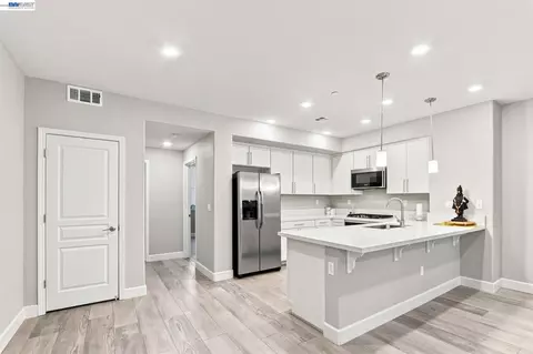 Kitchen - 633 Clover Cir, Milpitas, CA 95035 photo 3 of 5
