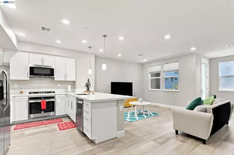 Kitchen - 633 Clover Cir, Milpitas, CA 95035 photo 4 of 5