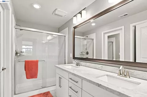 Bath - 633 Clover Cir, Milpitas, CA 95035 photo 2 of 3