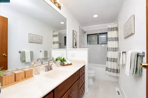Bath - 232 Coleen St, Livermore, CA 94550 photo 1 of 2