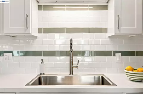 Kitchen - 15 Inlet Dr, Bay Point, CA 94565 photo 4 of 5