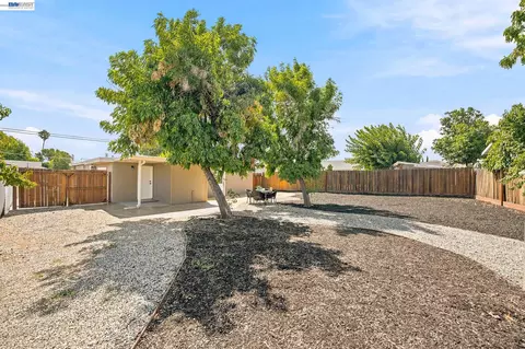 Exterior - 15 Inlet Dr, Bay Point, CA 94565 photo 5 of 13