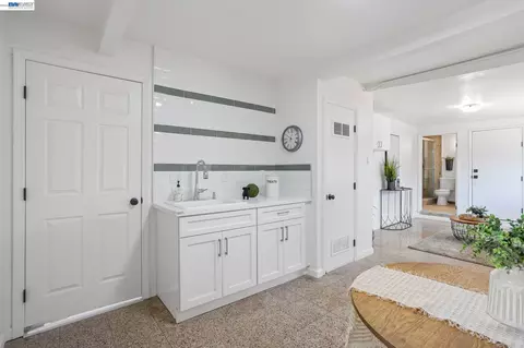 Entry Way - 15 Inlet Dr, Bay Point, CA 94565 photo 2 of 4