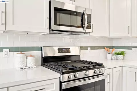 Kitchen - 15 Inlet Dr, Bay Point, CA 94565 photo 3 of 5