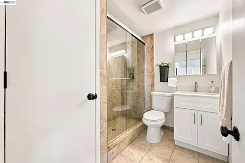 Bath - 15 Inlet Dr, Bay Point, CA 94565 photo 2 of 5