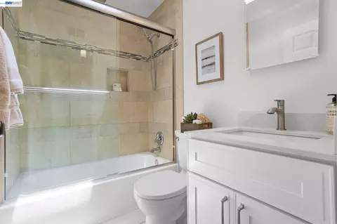 Bath - 15 Inlet Dr, Bay Point, CA 94565 photo 5 of 5