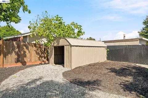 Exterior - 15 Inlet Dr, Bay Point, CA 94565 photo 7 of 13