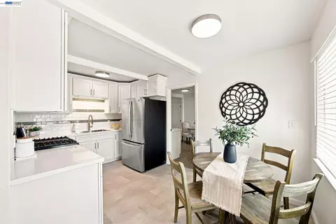Kitchen - 15 Inlet Dr, Bay Point, CA 94565 photo 1 of 5