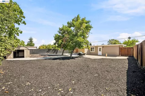 Exterior - 15 Inlet Dr, Bay Point, CA 94565 photo 6 of 13