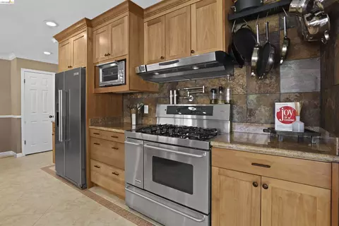 Kitchen - 3909 Boatwright Dr, Concord, CA 94519 photo 7 of 9