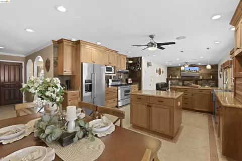 Kitchen - 3909 Boatwright Dr, Concord, CA 94519 photo 2 of 9