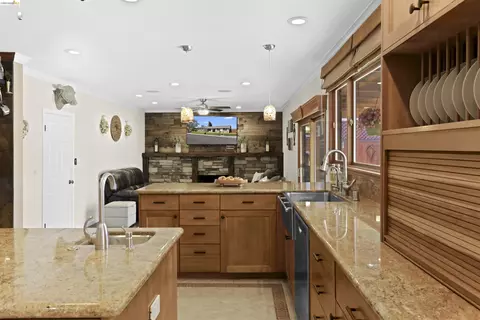 Kitchen - 3909 Boatwright Dr, Concord, CA 94519 photo 3 of 9