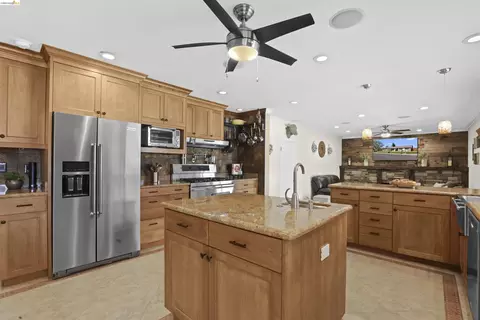 Kitchen - 3909 Boatwright Dr, Concord, CA 94519 photo 5 of 9