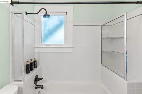 Bath - 2641 Webster St #1, Berkeley, CA 94705 photo 2 of 4