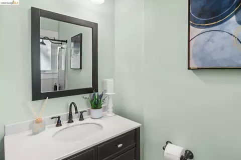 Bath - 2641 Webster St #1, Berkeley, CA 94705 photo 4 of 4