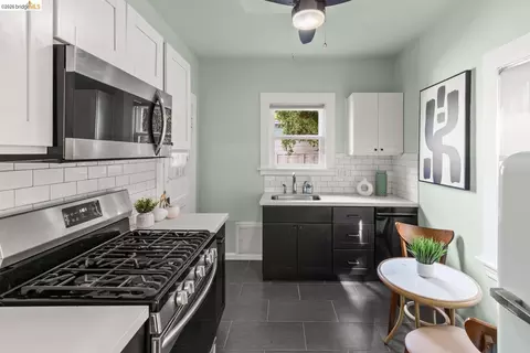 Kitchen - 2641 Webster St #1, Berkeley, CA 94705 photo 1 of 3