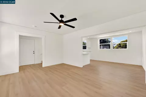 Living - 101 B St, Vallejo, CA 94590 photo 4 of 6