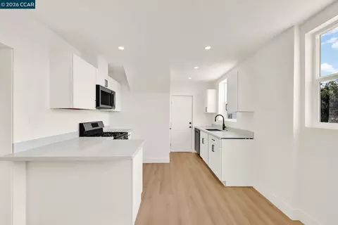 Kitchen - 101 B St, Vallejo, CA 94590 photo 3 of 4