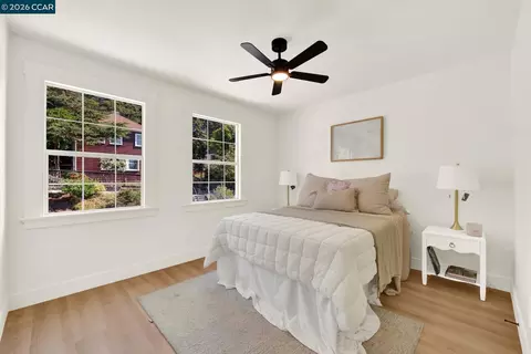 Bedroom - 101 B St, Vallejo, CA 94590 photo 4 of 6