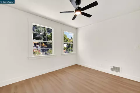 Bedroom - 101 B St, Vallejo, CA 94590 photo 6 of 6