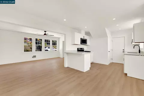 Living - 101 B St, Vallejo, CA 94590 photo 6 of 6