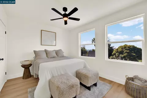 Bedroom - 101 B St, Vallejo, CA 94590 photo 1 of 6