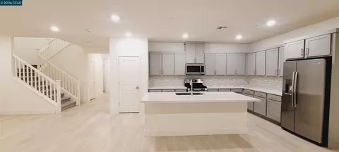 Entry Way - 408 Coolcrest Dr, Oakley, CA 94561 photo 2 of 5