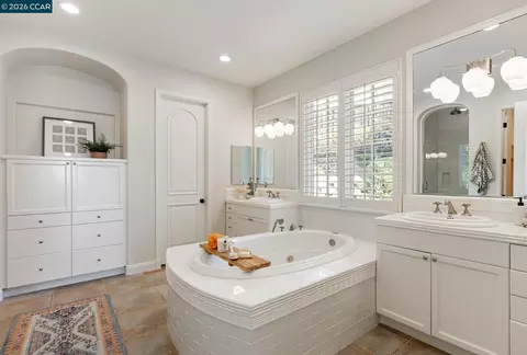 Bath - 31 Maison Ct, Moraga, CA 94556 photo 1 of 3