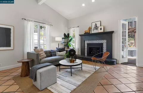 Living - 31 Maison Ct, Moraga, CA 94556 photo 3 of 4