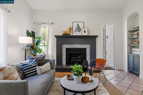 Living - 31 Maison Ct, Moraga, CA 94556 photo 4 of 4