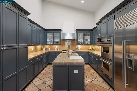 Kitchen - 31 Maison Ct, Moraga, CA 94556 photo 1 of 2