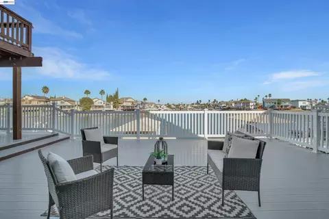 Exterior - 2019 Windward Pt, Discovery Bay, CA 94505 photo 3 of 12