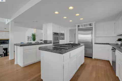 Kitchen - 2019 Windward Pt, Discovery Bay, CA 94505 photo 3 of 6