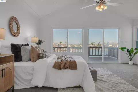 Bedroom - 2019 Windward Pt, Discovery Bay, CA 94505 photo 2 of 8