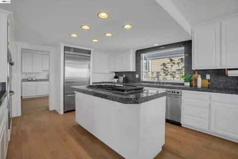 Kitchen - 2019 Windward Pt, Discovery Bay, CA 94505 photo 1 of 6